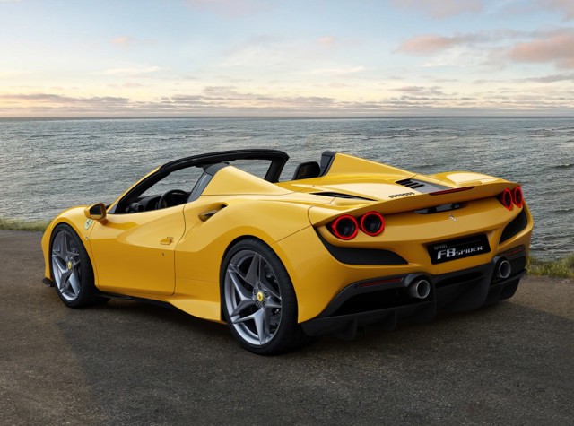 Ferrari F8 foto 2