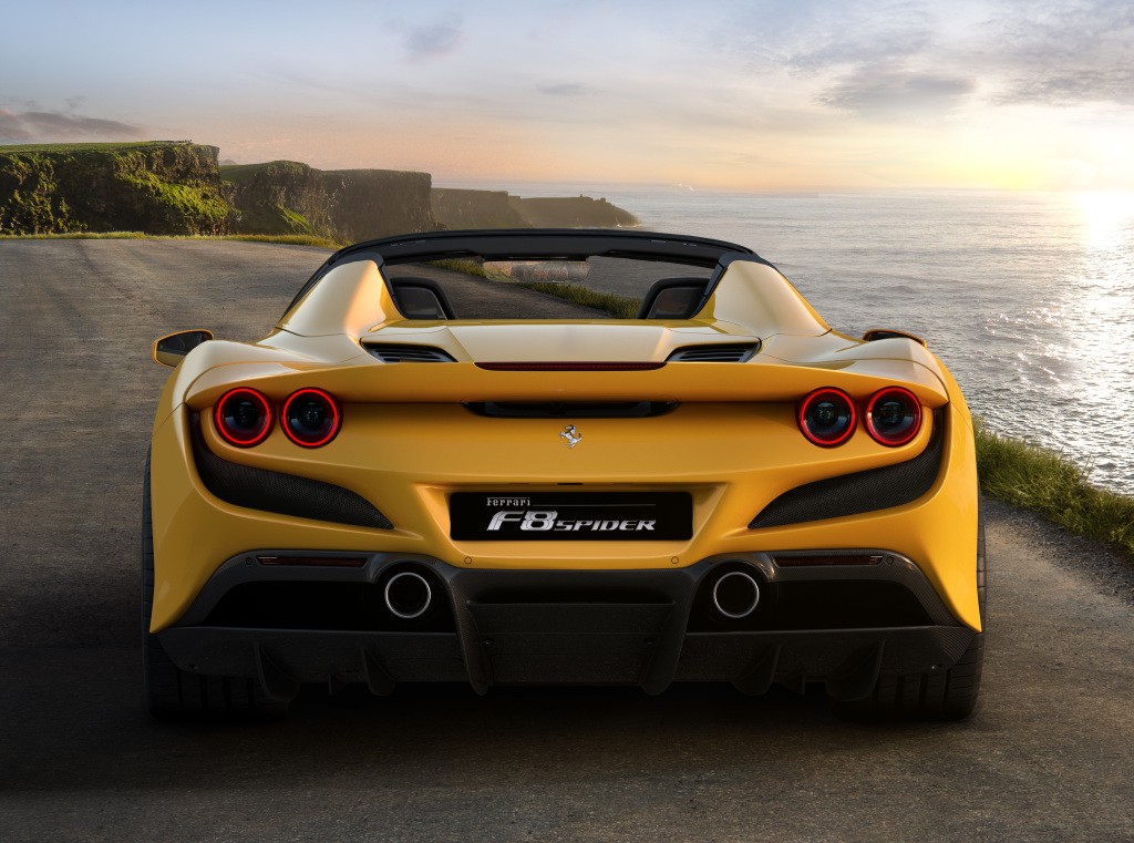 Ferrari F8 photo 4