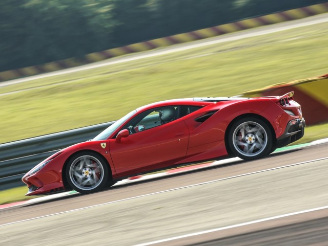 Ferrari F8 Foto 9