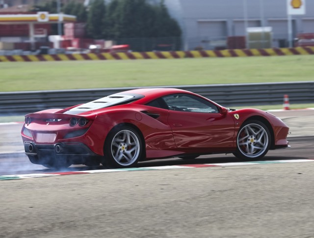 Ferrari F8 Foto 10