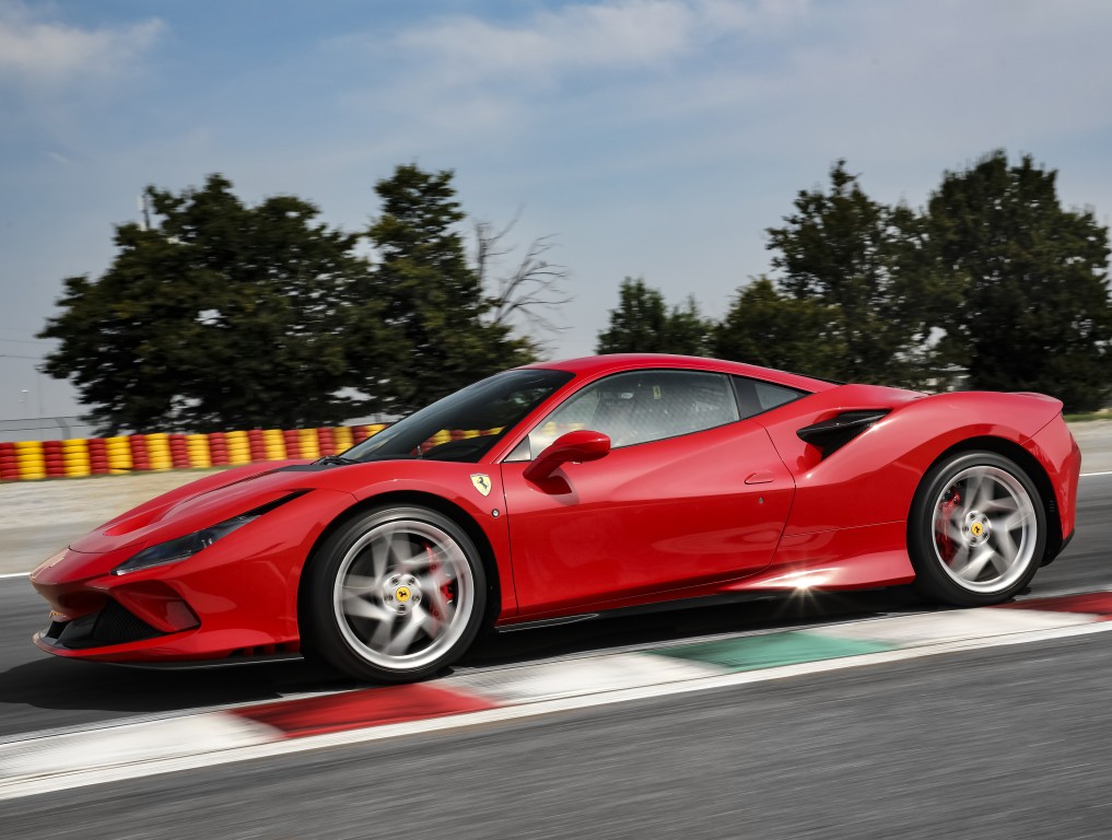 Ferrari F8 photo 16