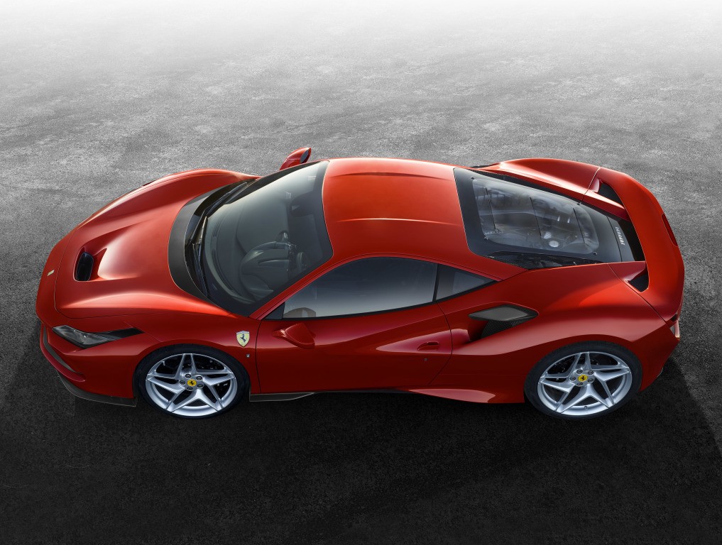 Ferrari F8 photo 2