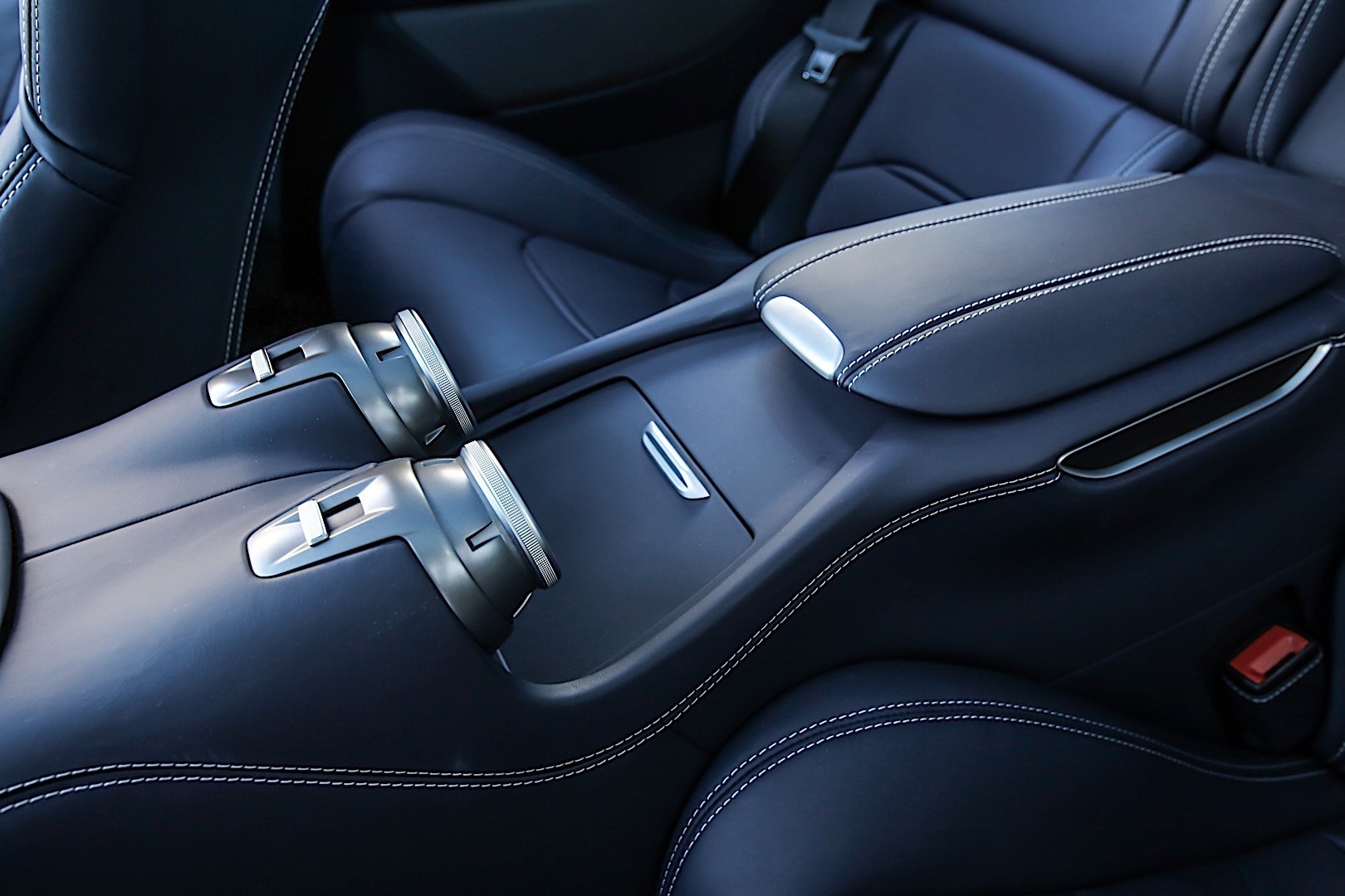 Ferrari Gtc4lusso T photo 33