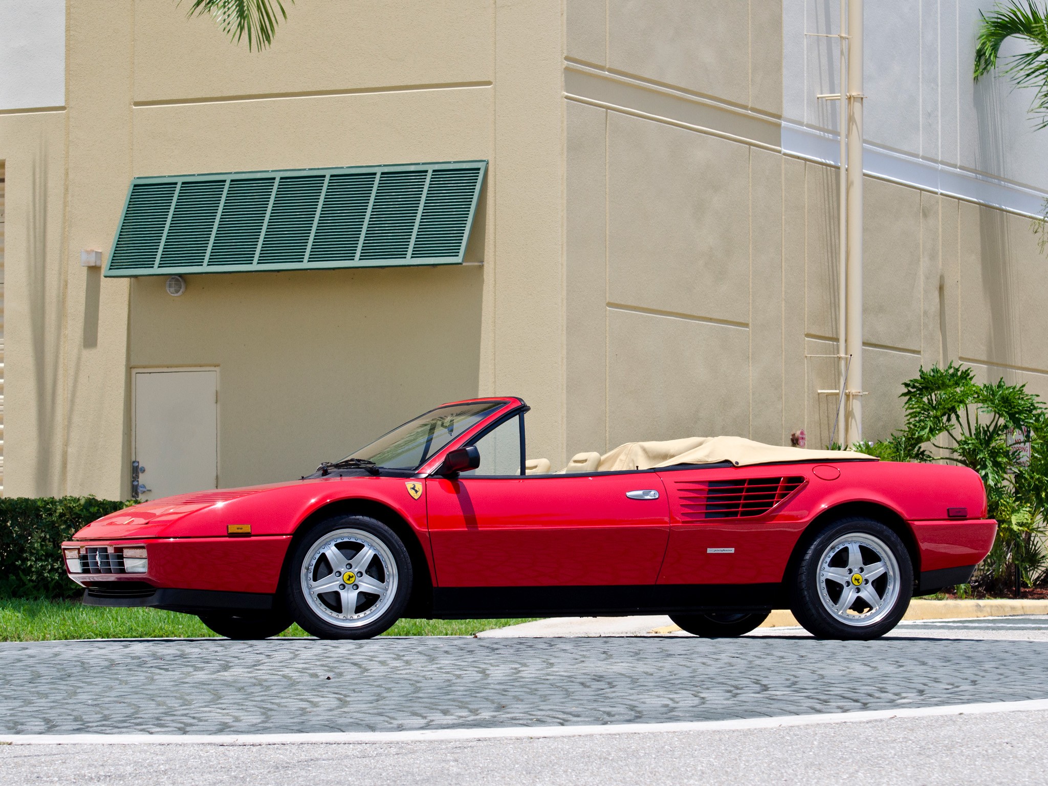 Ferrari Mondial Cabriolet photo 8