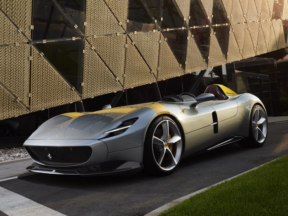 Ferrari FERRARI SP2 6.5L V12 7AT (810 HP)