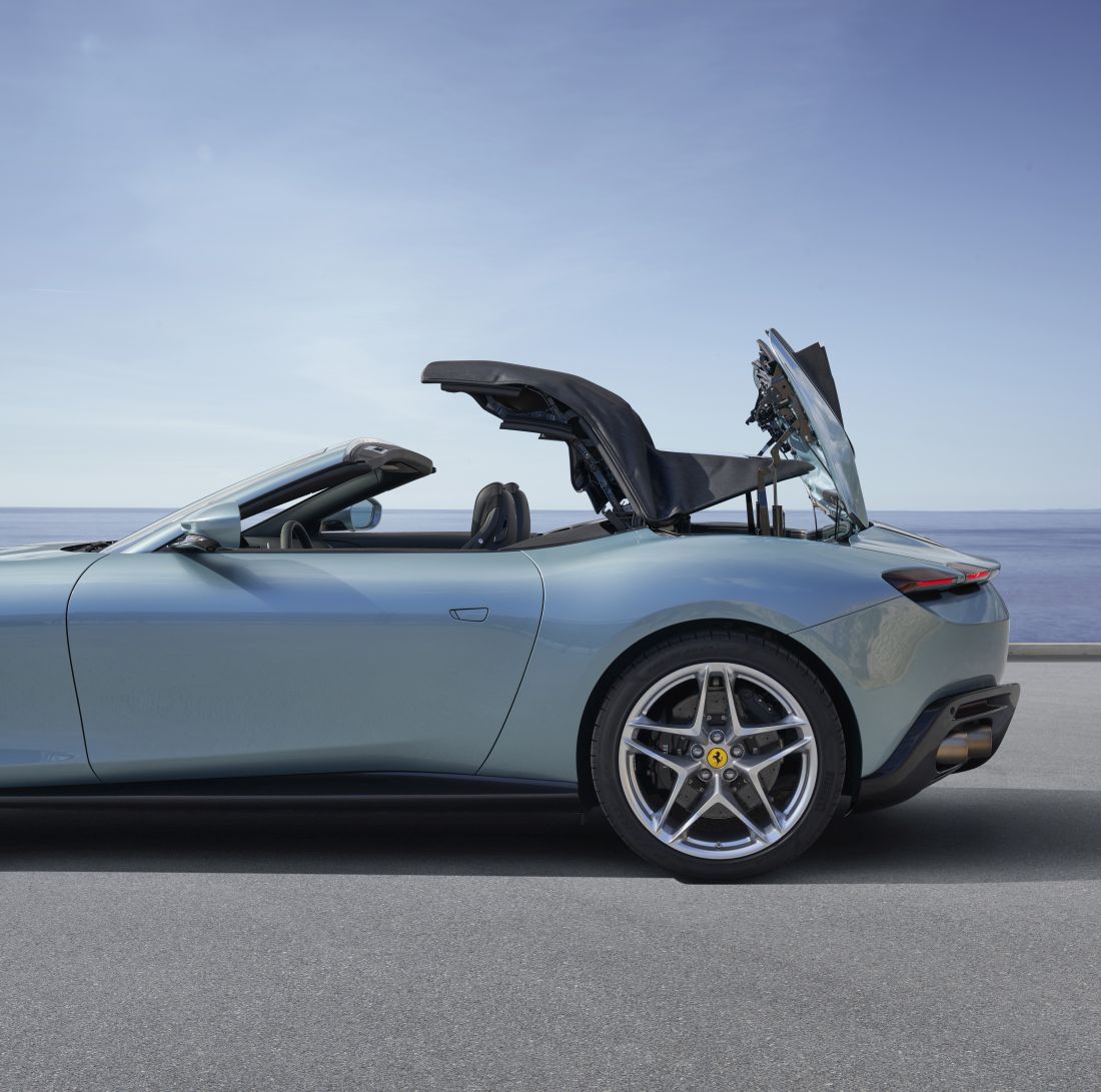 Ferrari Roma Convertible photo 10