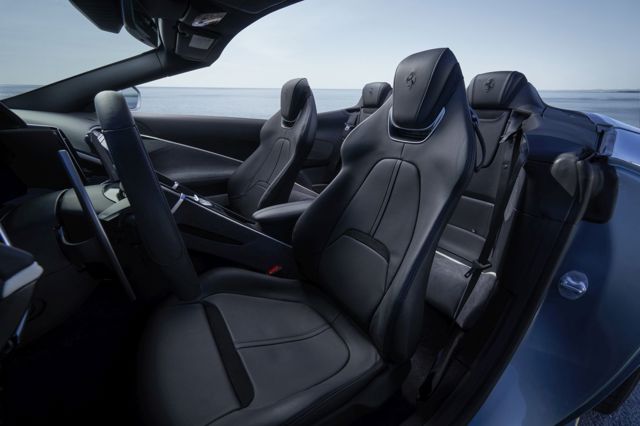 Ferrari Roma Convertible photo 12