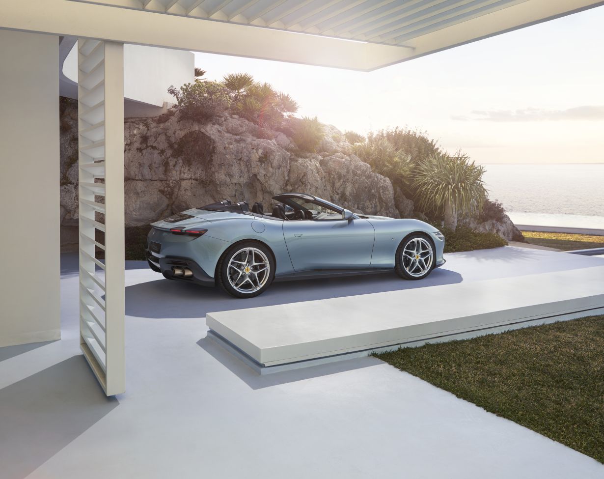 Ferrari Roma Convertible photo 3