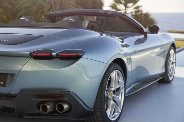 Ferrari Roma Convertible photo 9
