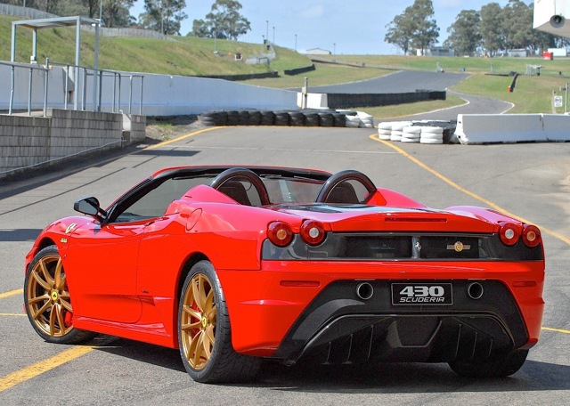 Ferrari Scuderia Spider foto 14