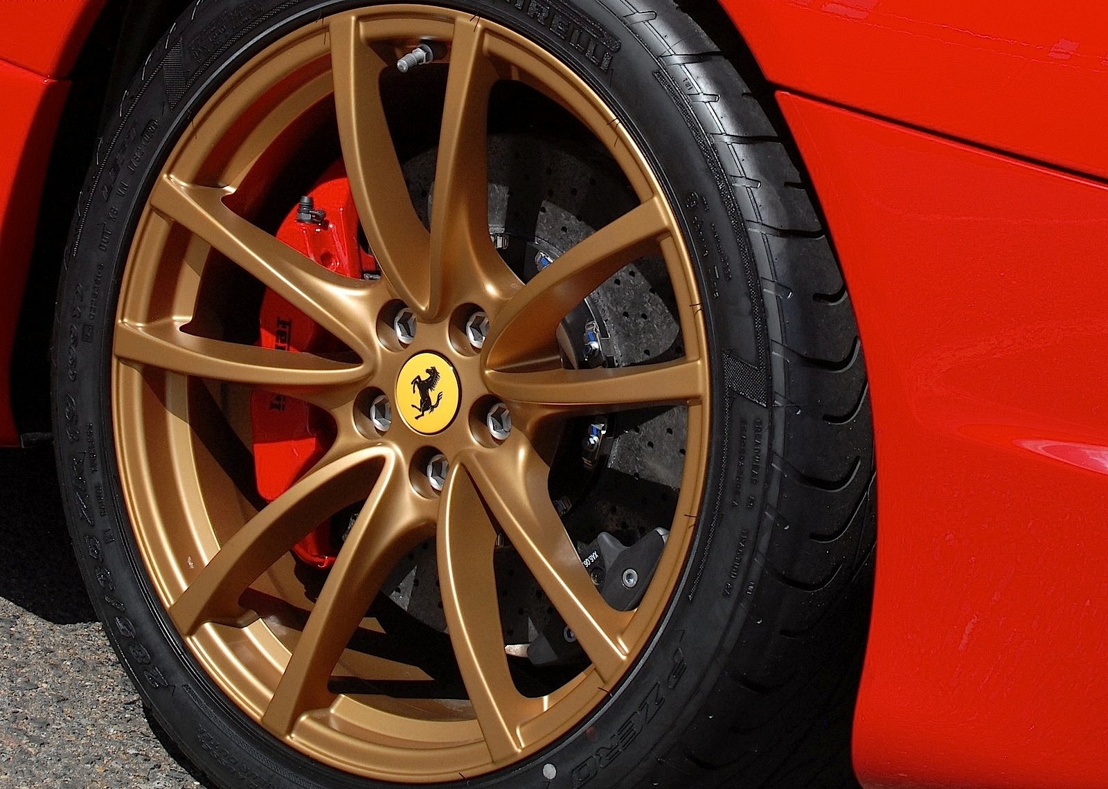 Ferrari Scuderia Spider photo 16
