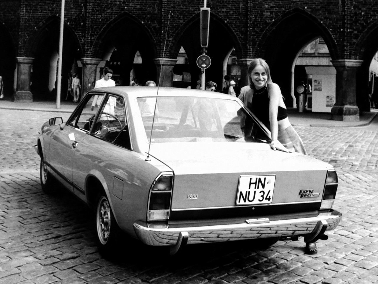 Fiat 124 Coupe photo 6