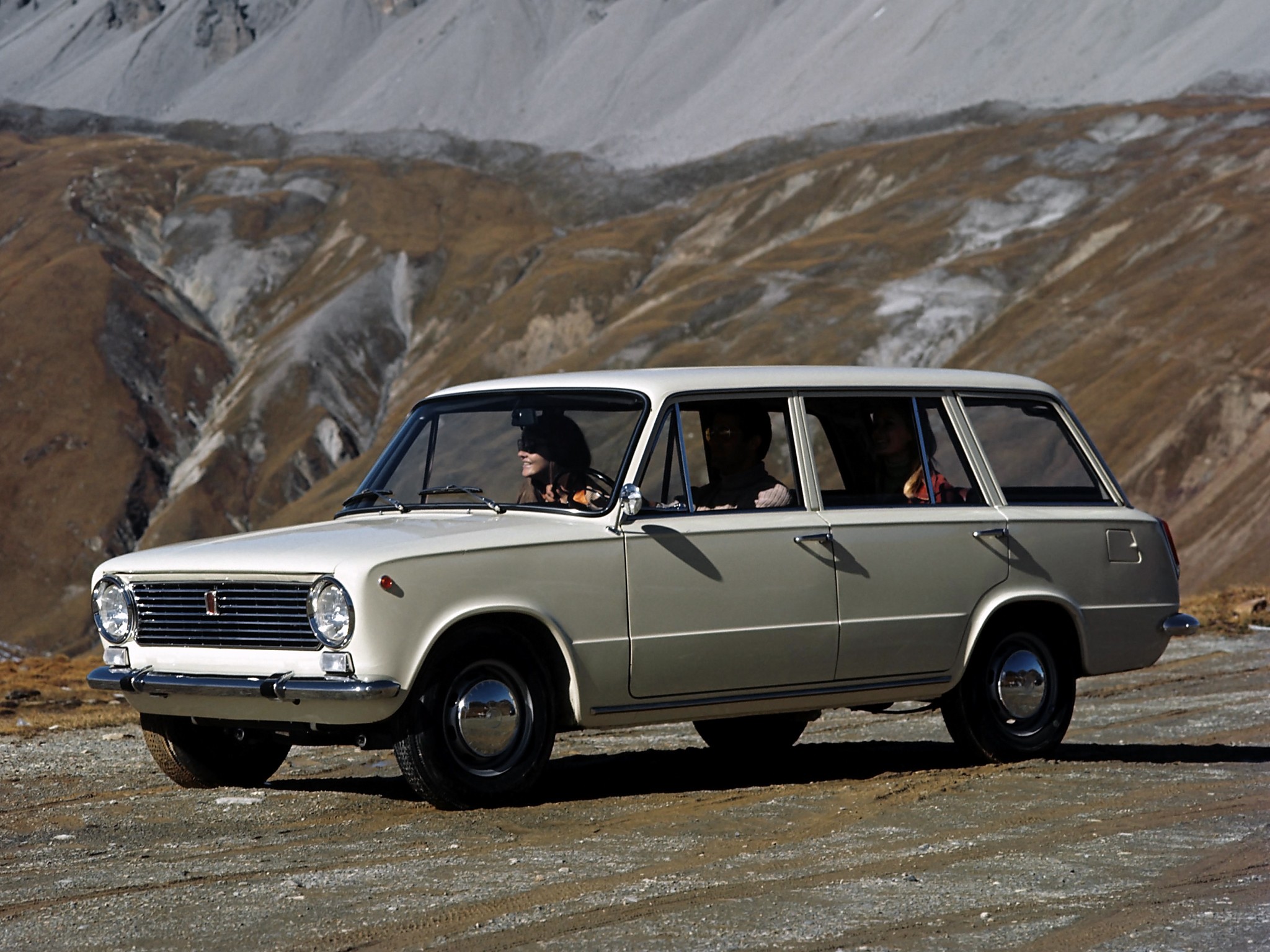 Fiat 124 Familiale photo 9