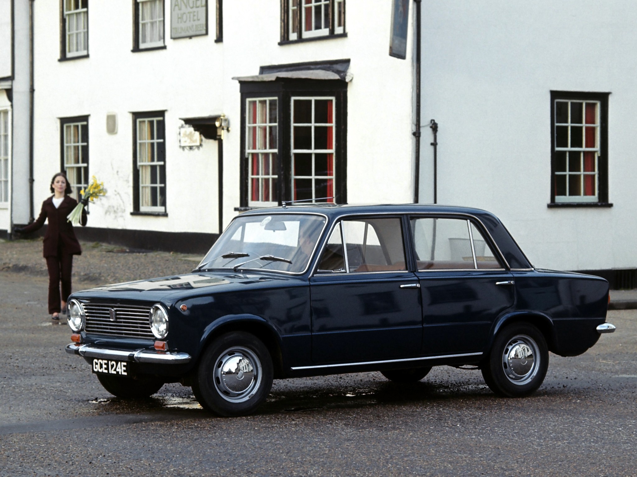 Fiat 124 Saloon photo 4