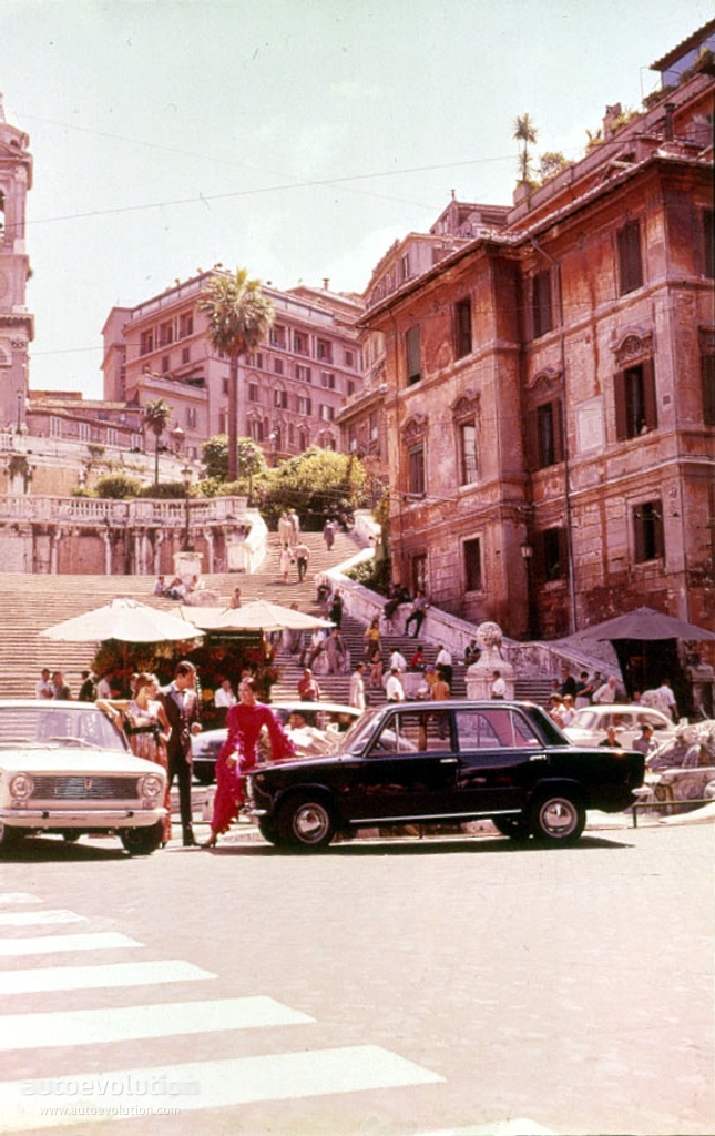 Fiat 124 Saloon photo 2