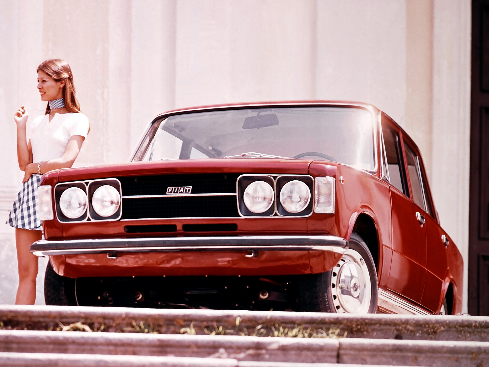 Fiat 124 Saloon photo 11