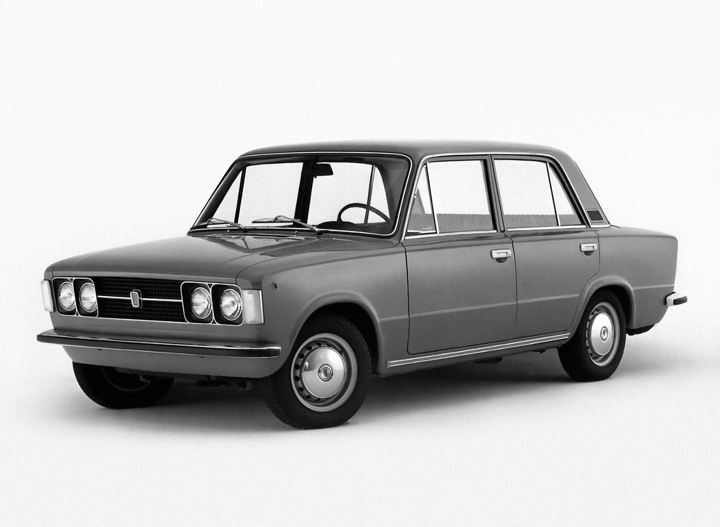 Fiat 124 Saloon photo 12