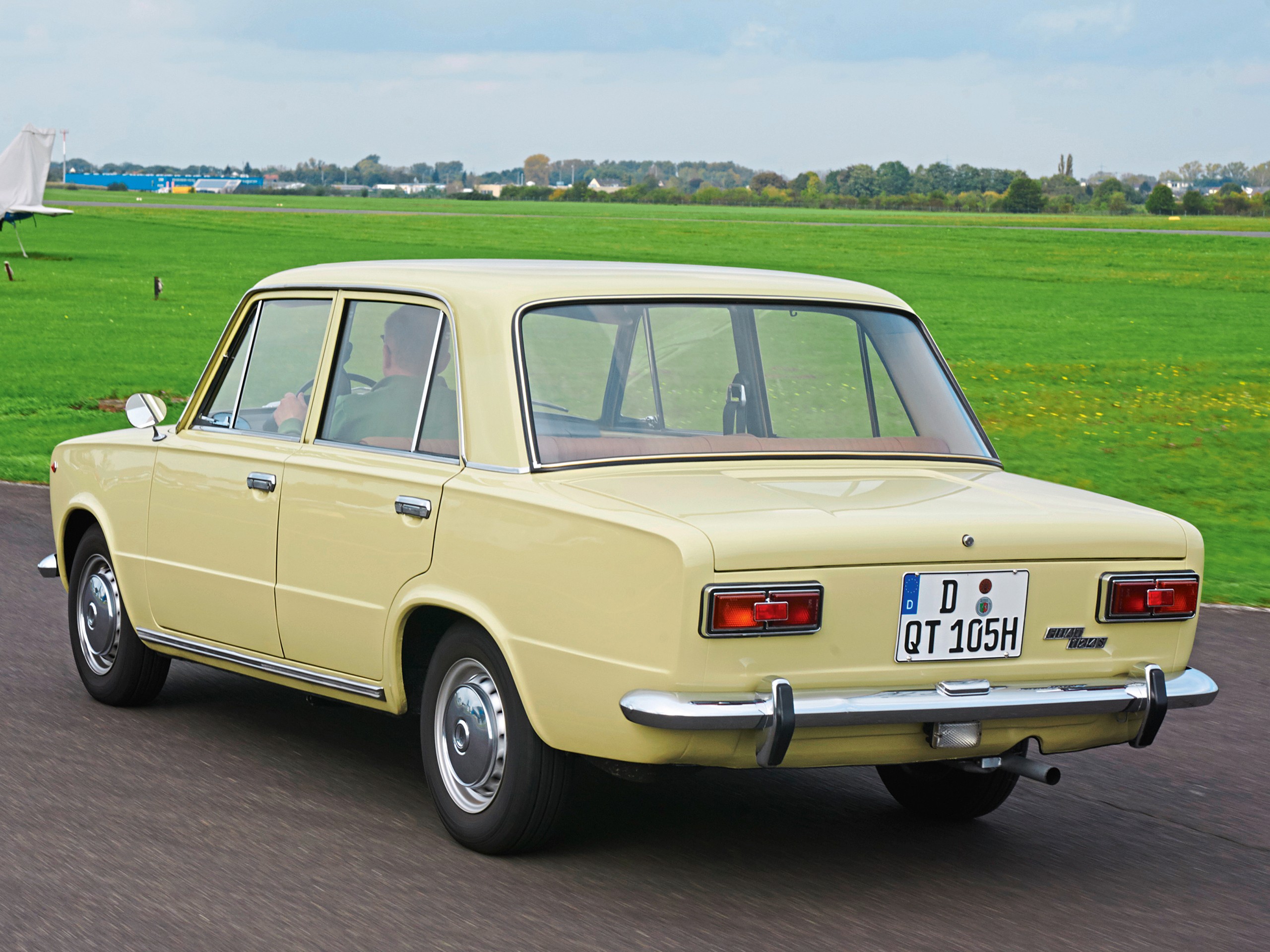 Fiat 124 Saloon photo 19