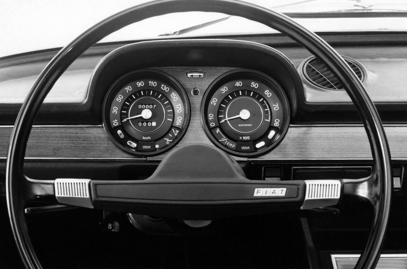 Fiat 124 Saloon photo 20