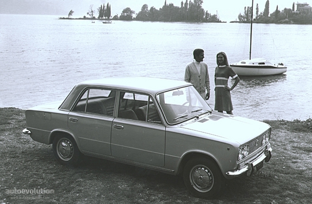 Fiat 124 Saloon photo 1