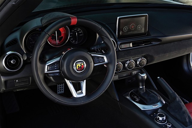 Fiat 124 Spider photo 36