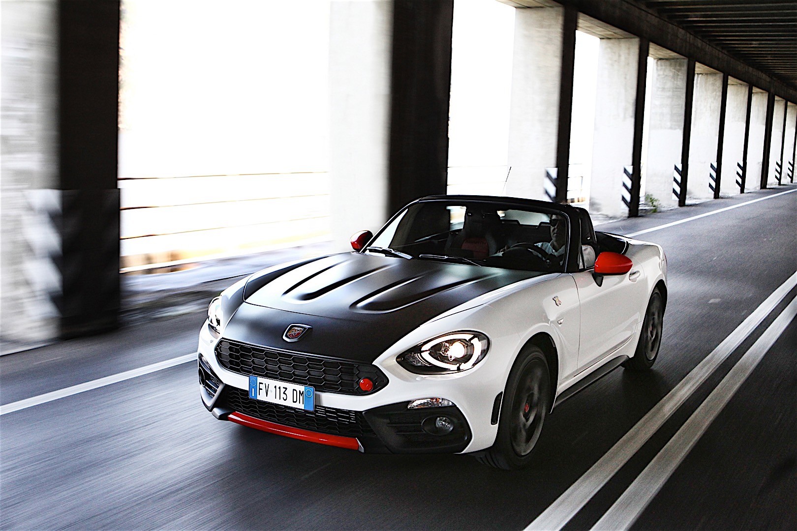Fiat 124 Spider photo 2