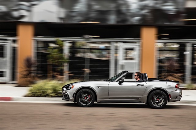 Fiat 124 Spider photo 4