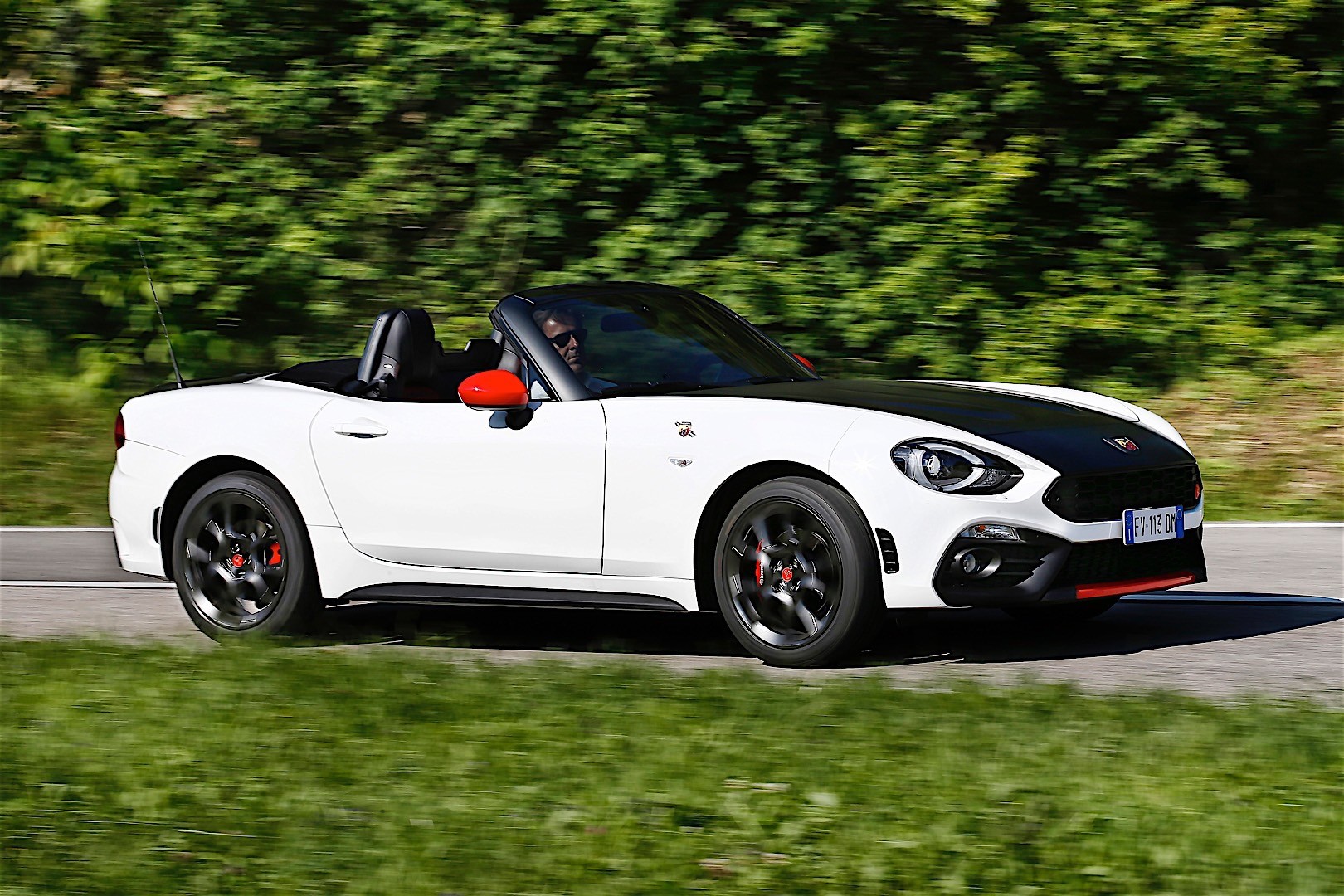 Fiat 124 Spider photo 8