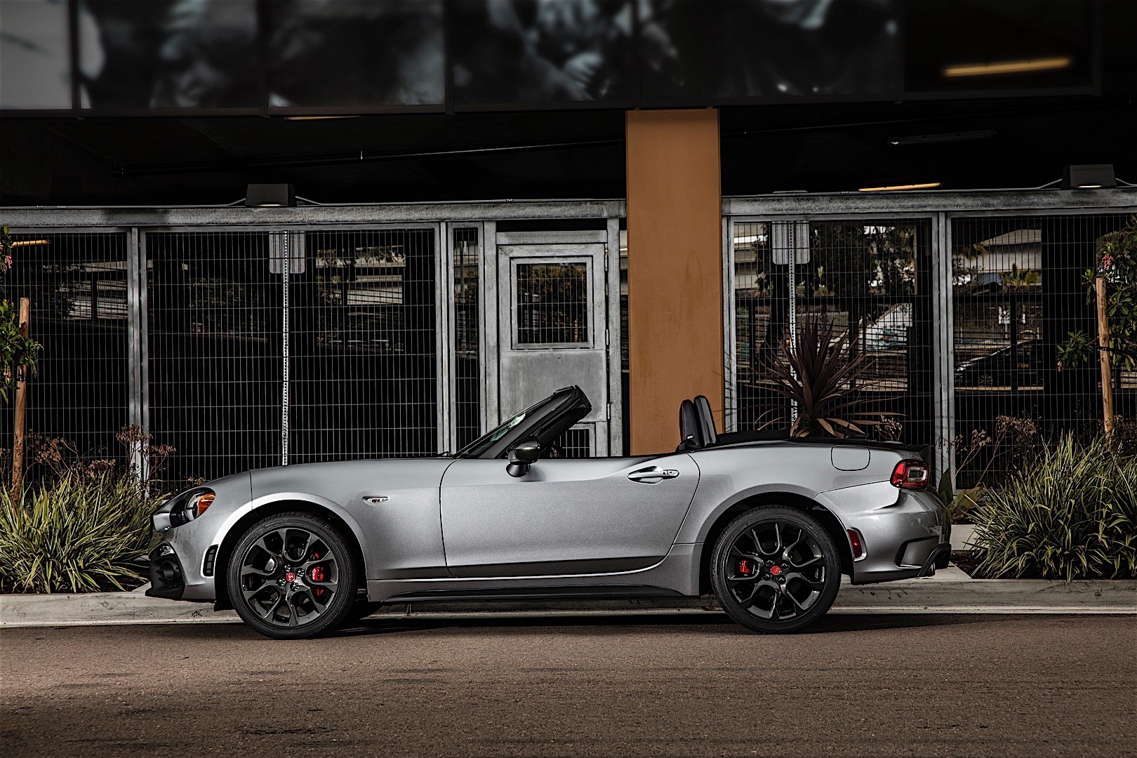 Fiat 124 Spider photo 10
