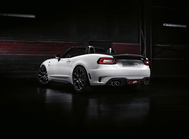 Fiat 124 Spider photo 16