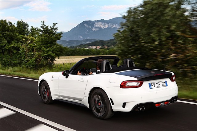Fiat 124 Spider photo 17