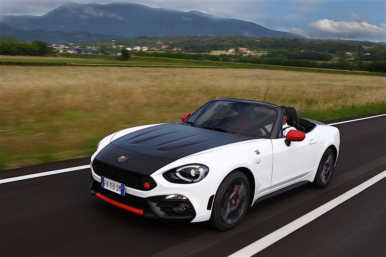 Fiat 124 Spider photo 18