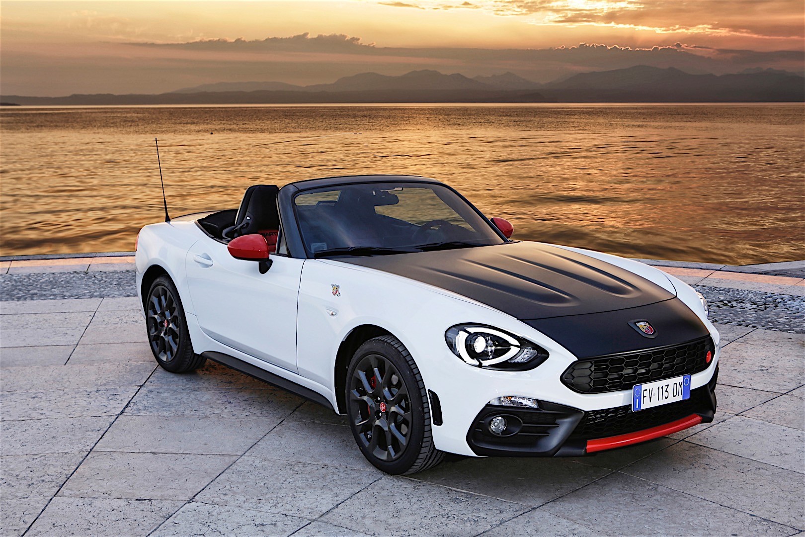 Fiat 124 Spider photo 20