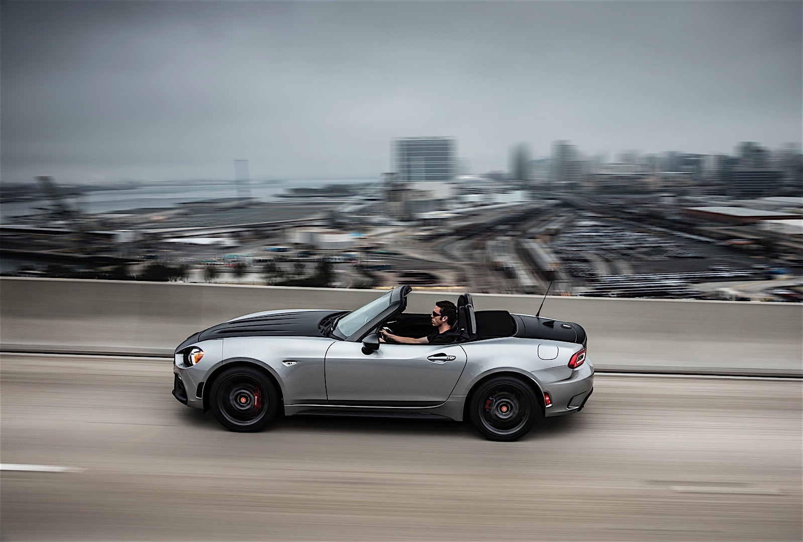 Fiat 124 Spider photo 21