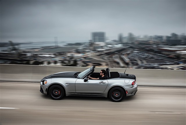 Fiat 124 Spider photo 21