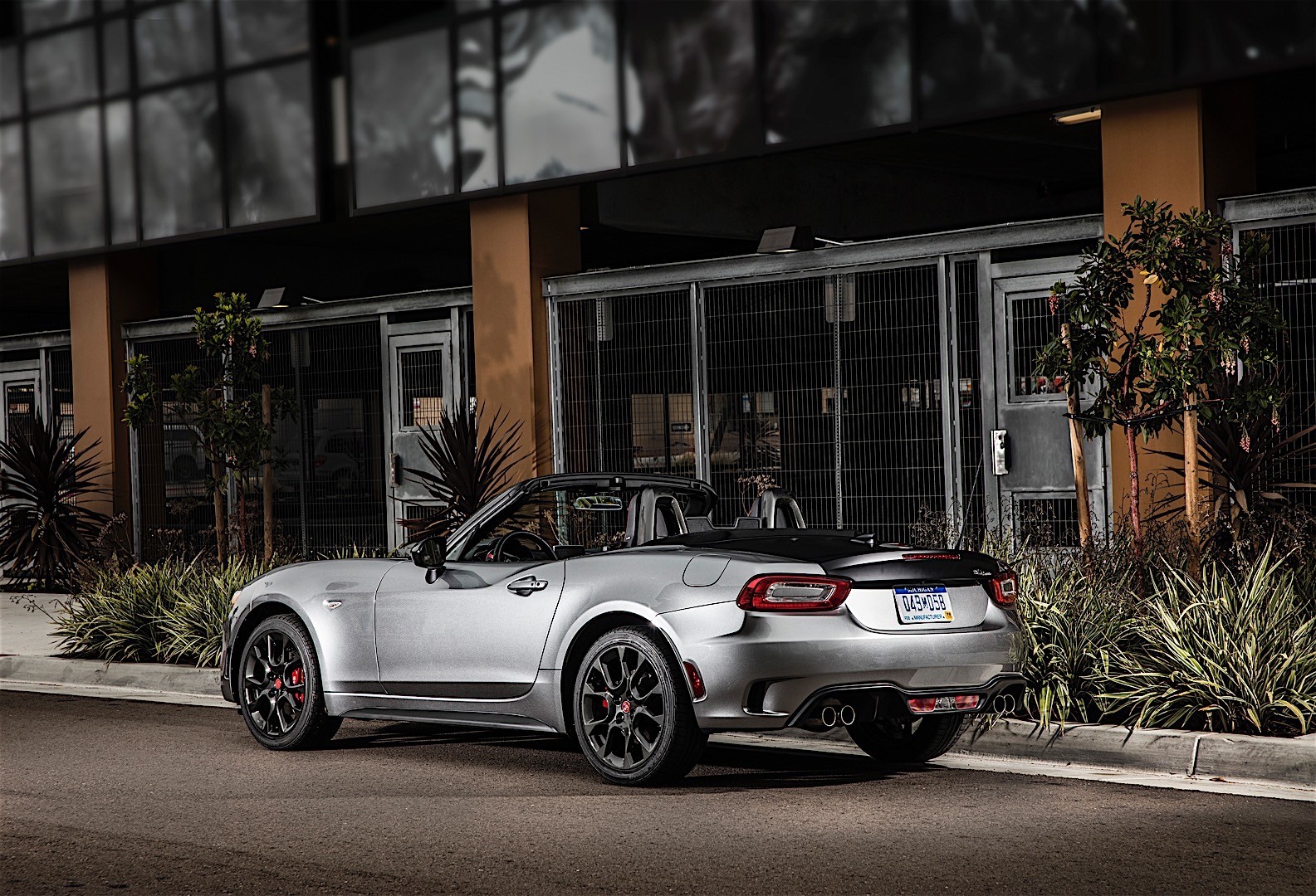 Fiat 124 Spider photo 22