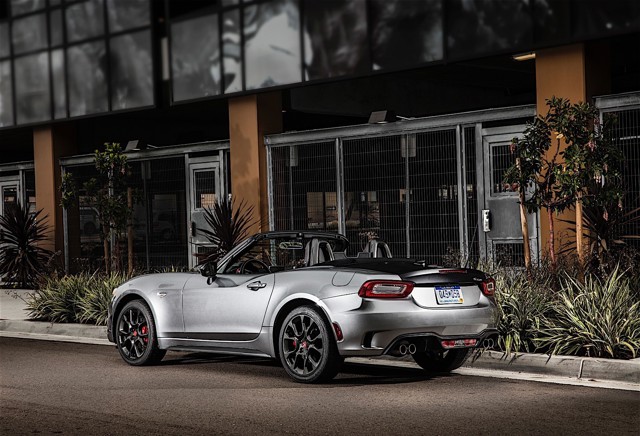 Fiat 124 Spider photo 22
