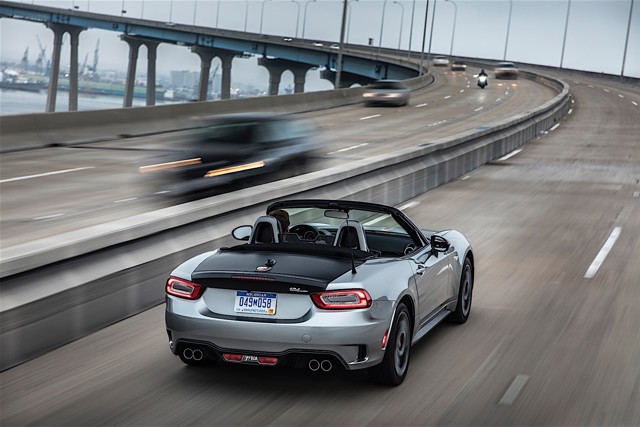 Fiat 124 Spider photo 23