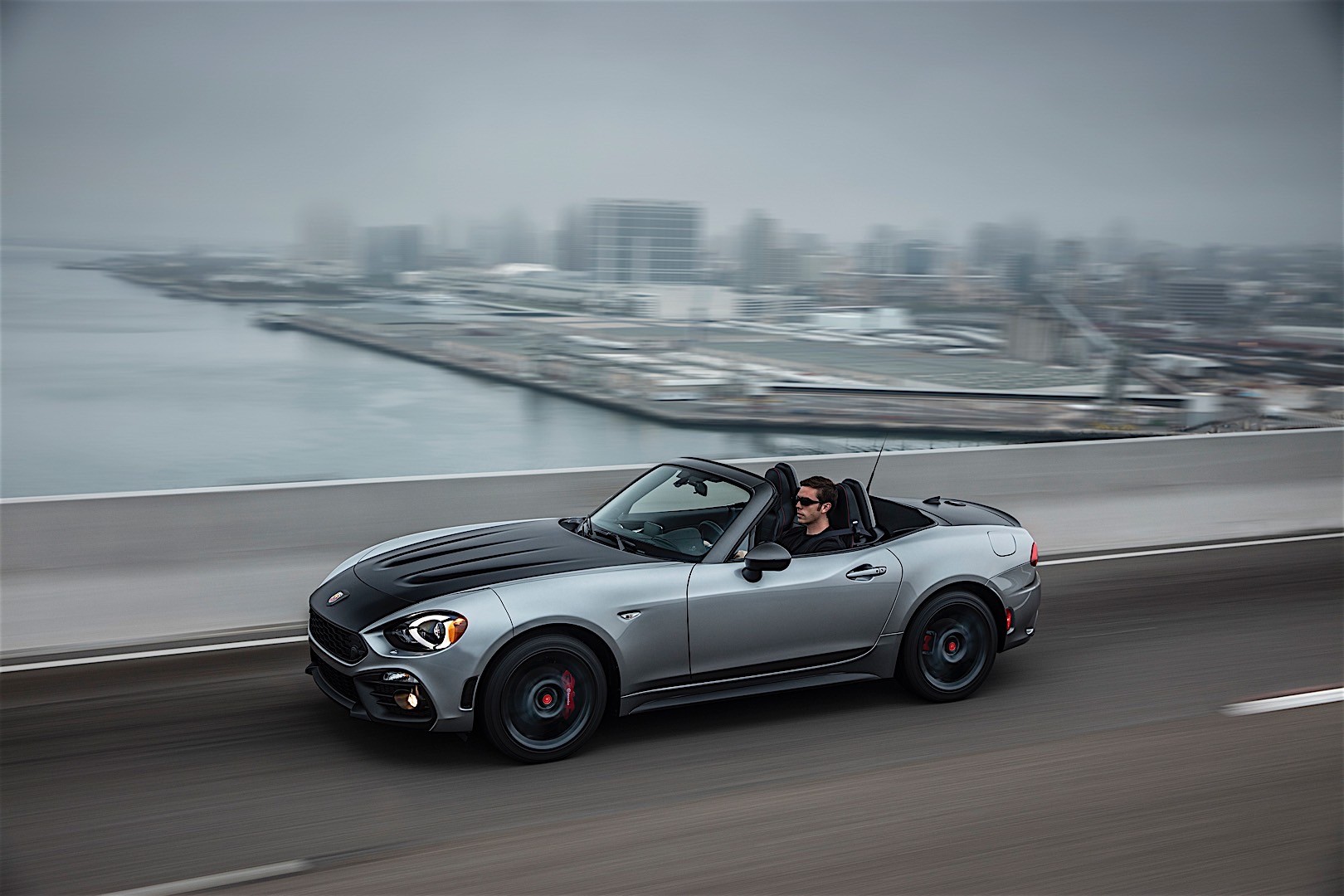 Fiat 124 Spider photo 25