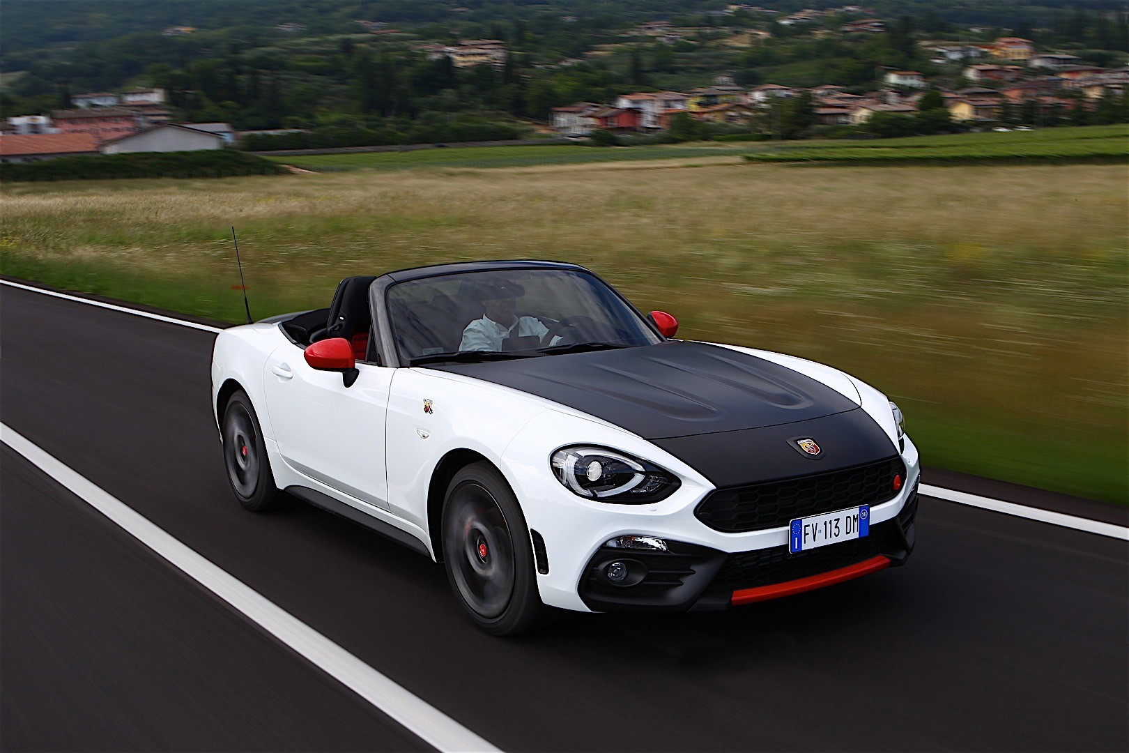Fiat 124 Spider photo 28
