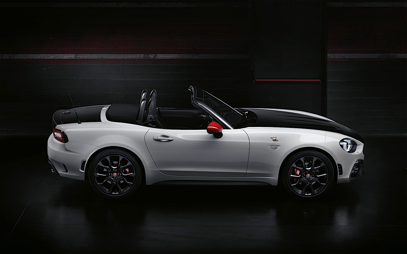 Fiat 124 Spider photo 30