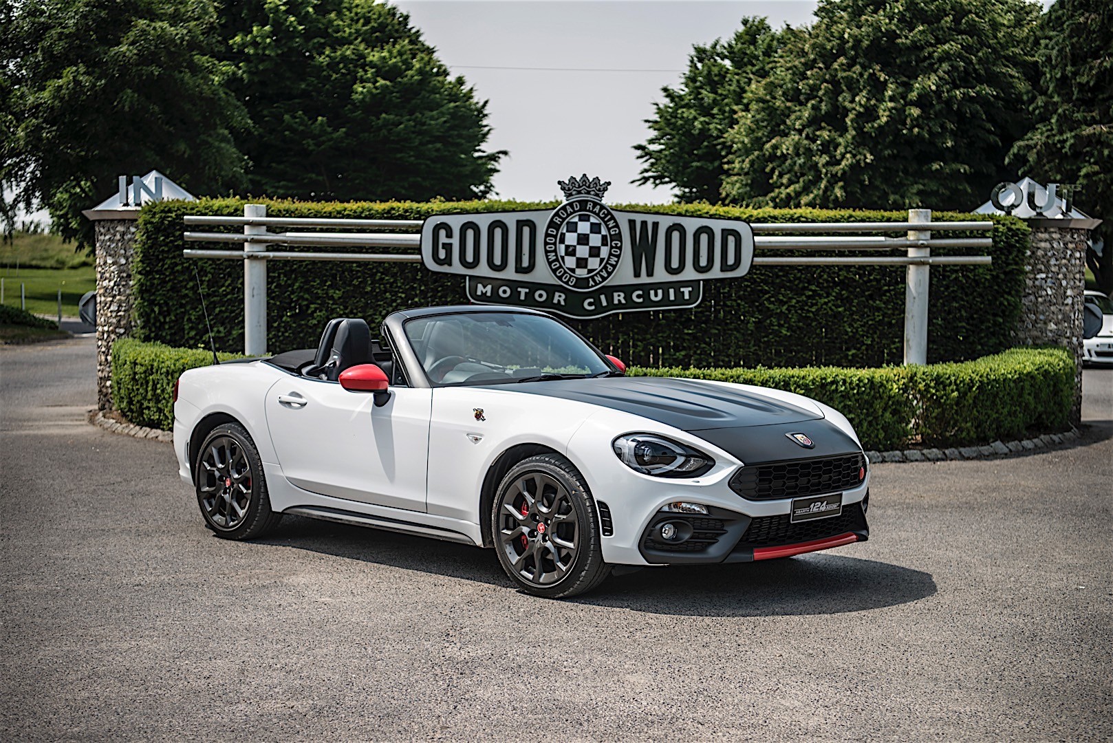 Fiat 124 Spider photo 32