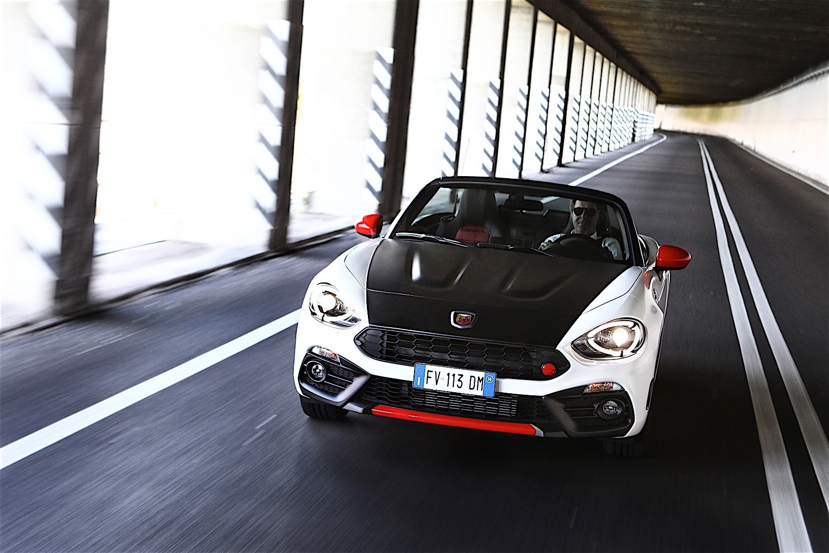 Fiat 124 Spider photo 33