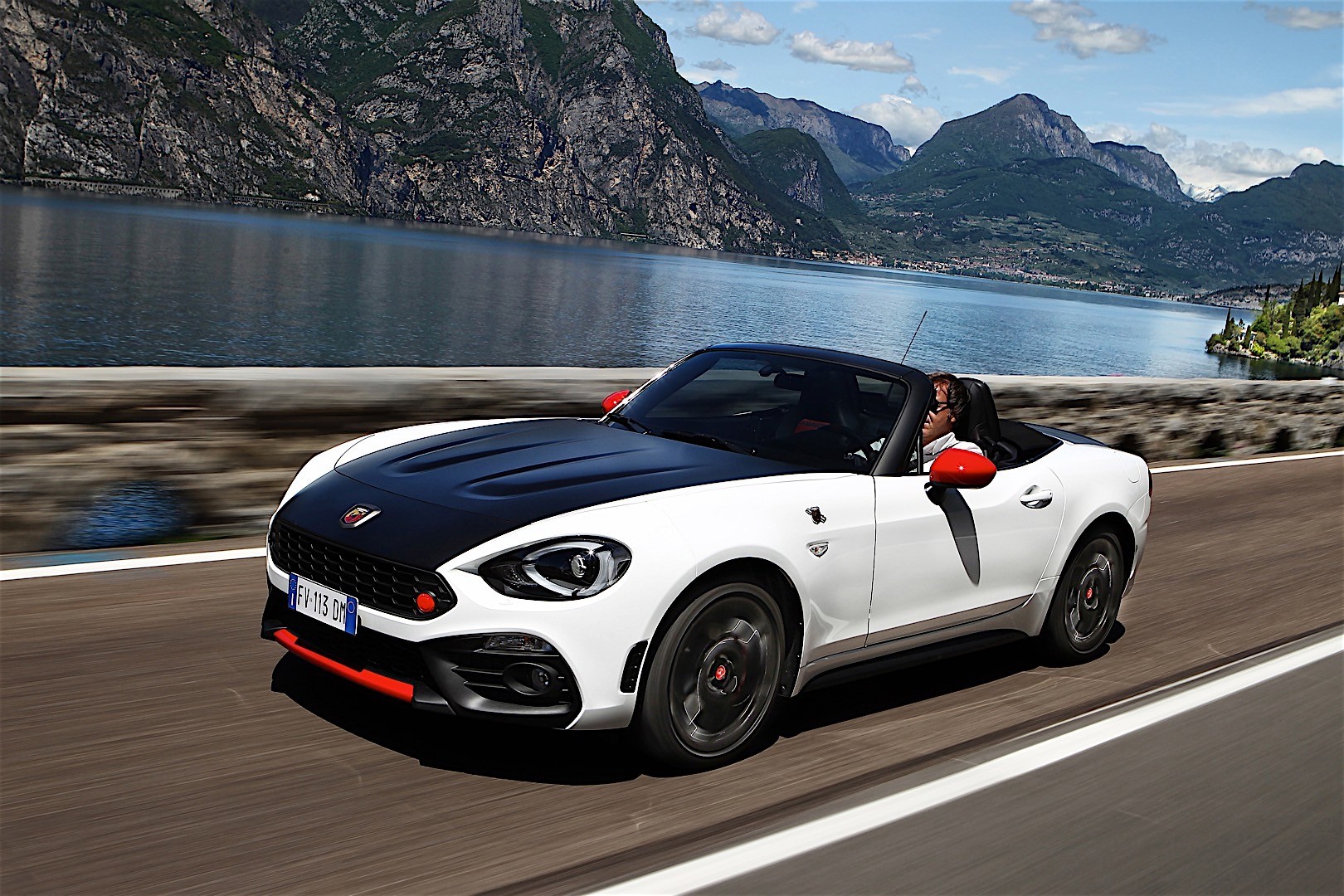 Fiat 124 Spider photo 35
