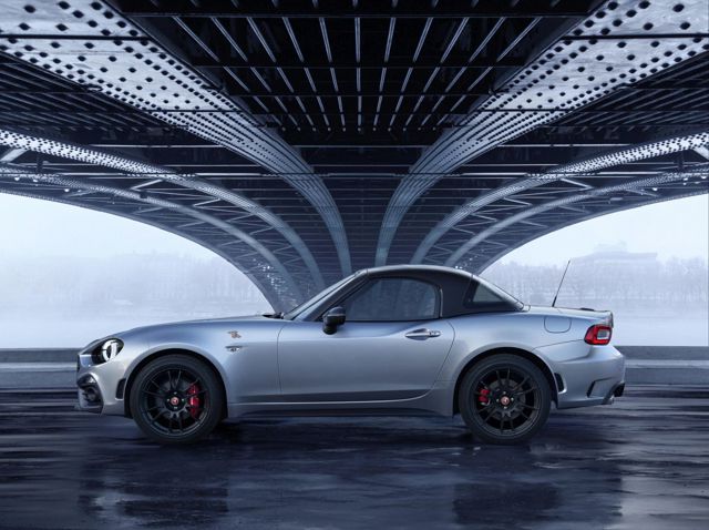 Fiat 124 Spider photo 2