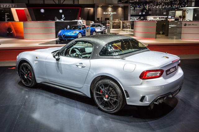 Fiat 124 Spider photo 7