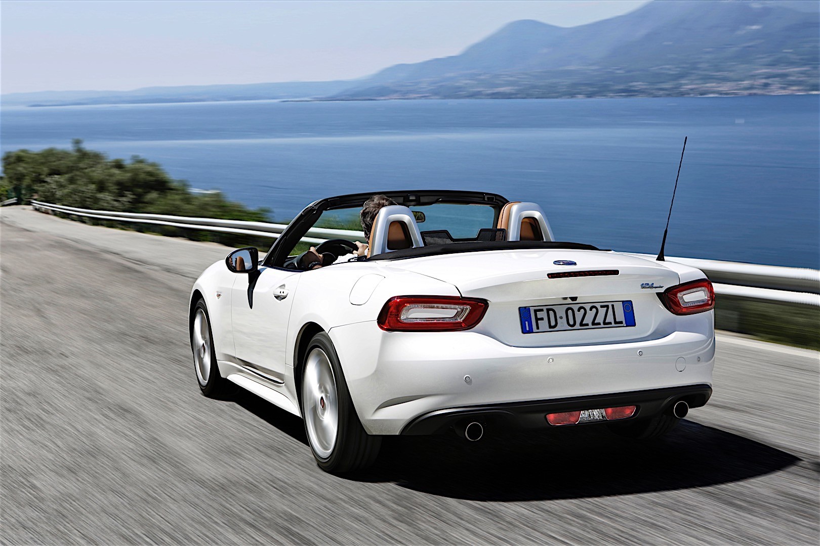 Fiat 124 Spider photo 4