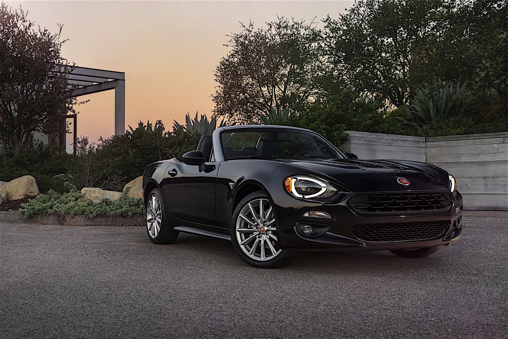 Fiat 124 Spider photo 5