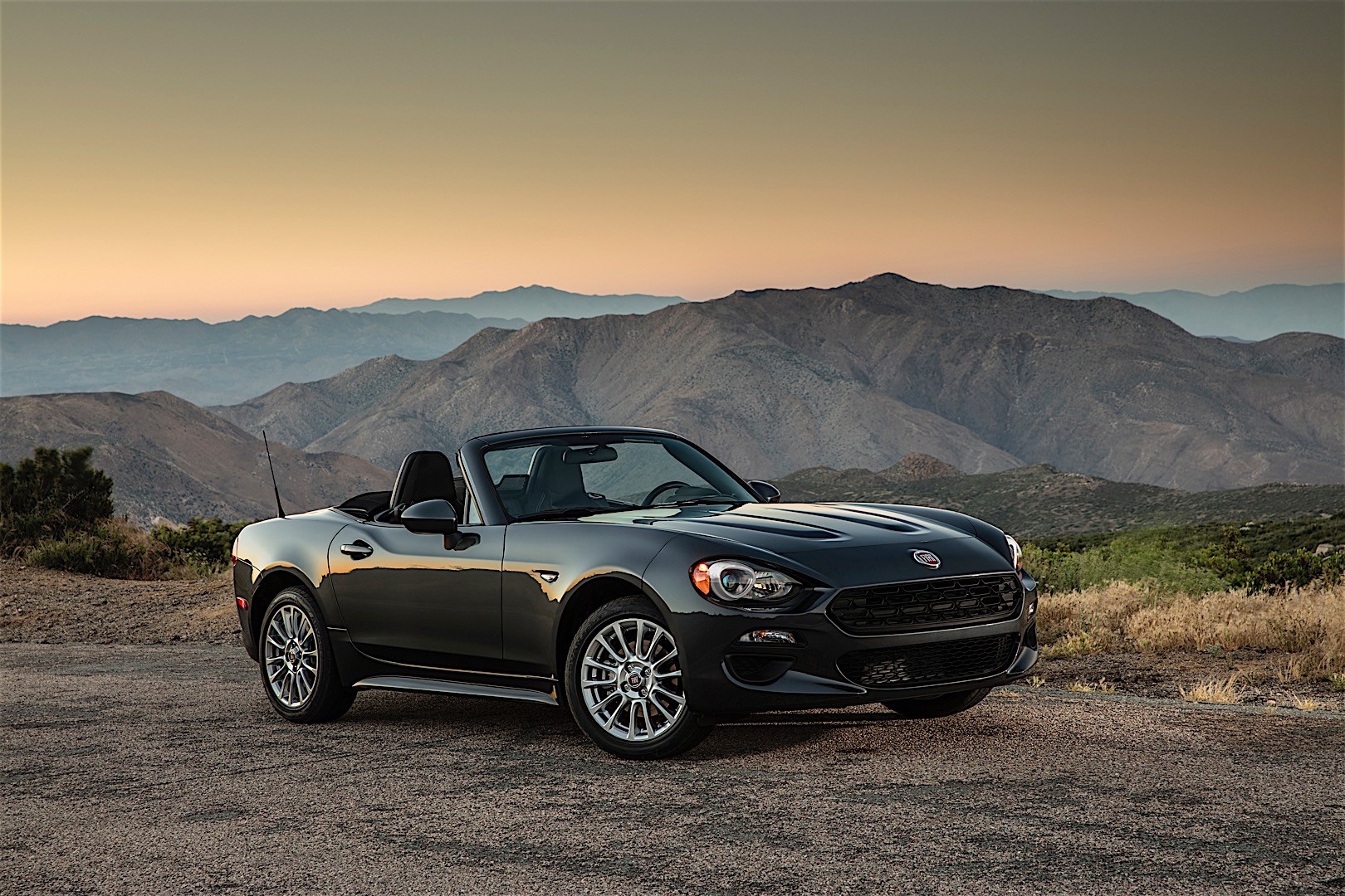 Fiat 124 Spider photo 6