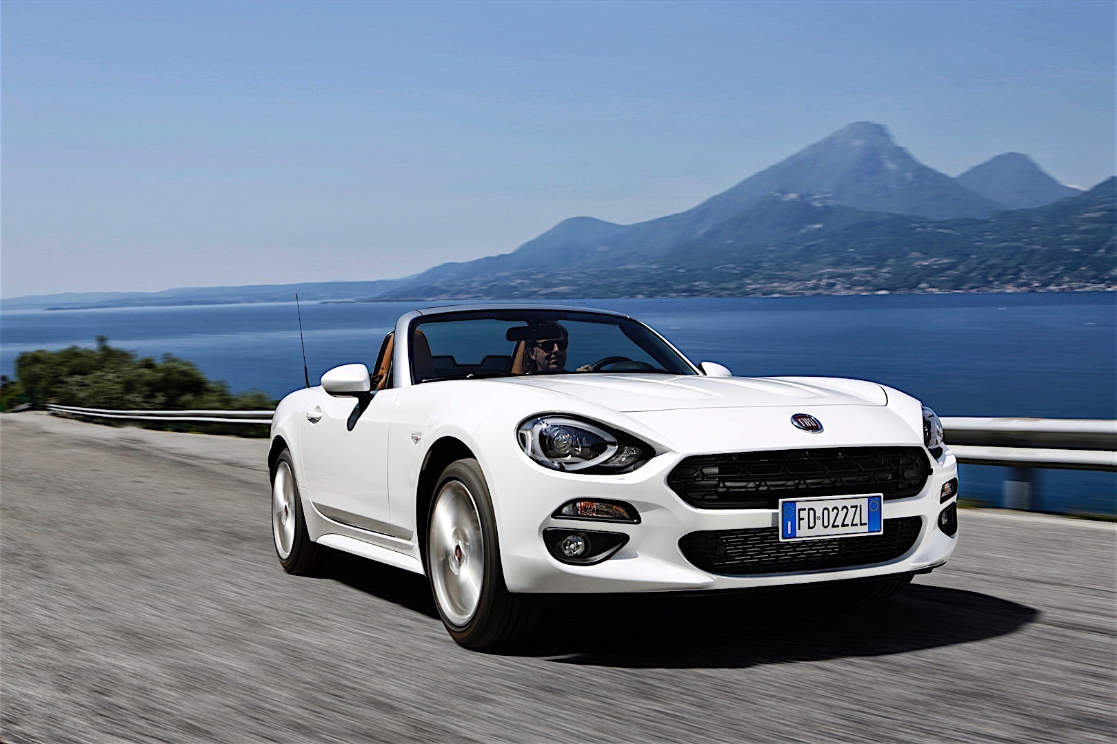 Fiat 124 Spider photo 7